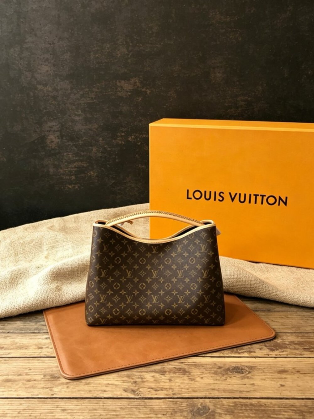 Louis Vuitton Artsy MM Monogram - Picture 2 of 8